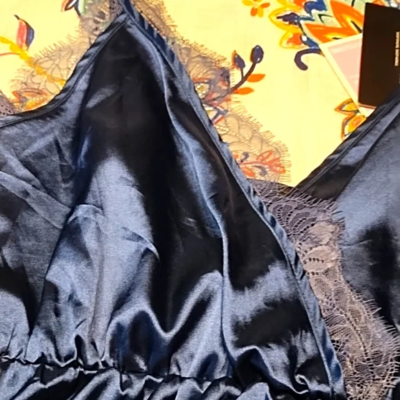 Pretty Little Thing Sz 8 Camisole NWT - Picture 2 of 5